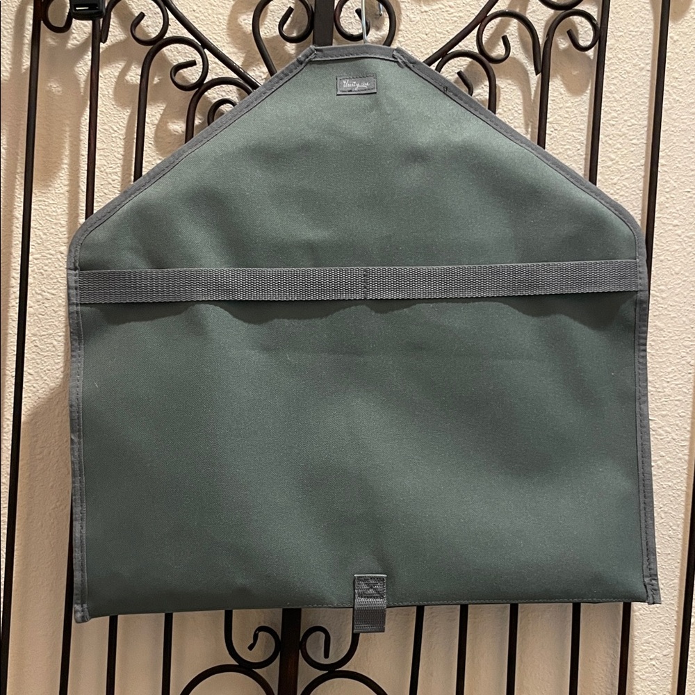 Thirty-One Hang-It-Up Pocket - Picture 3 of 3